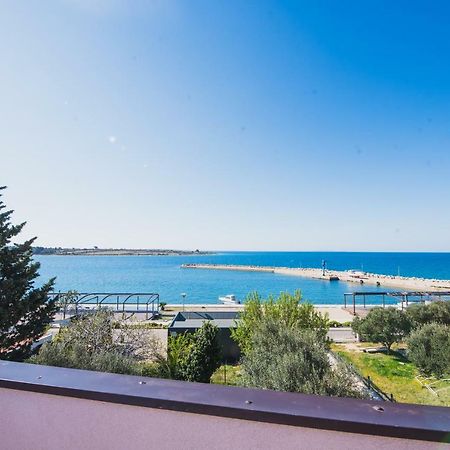 Apartments By The Sea Semy Novalja Bagian luar foto
