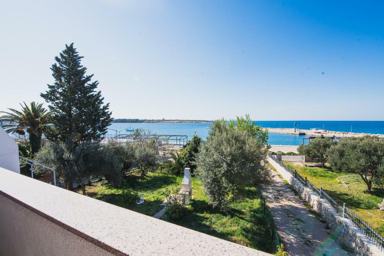 Apartments By The Sea Semy Novalja Bagian luar foto