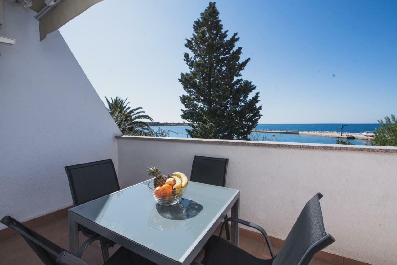 Apartments By The Sea Semy Novalja Bagian luar foto