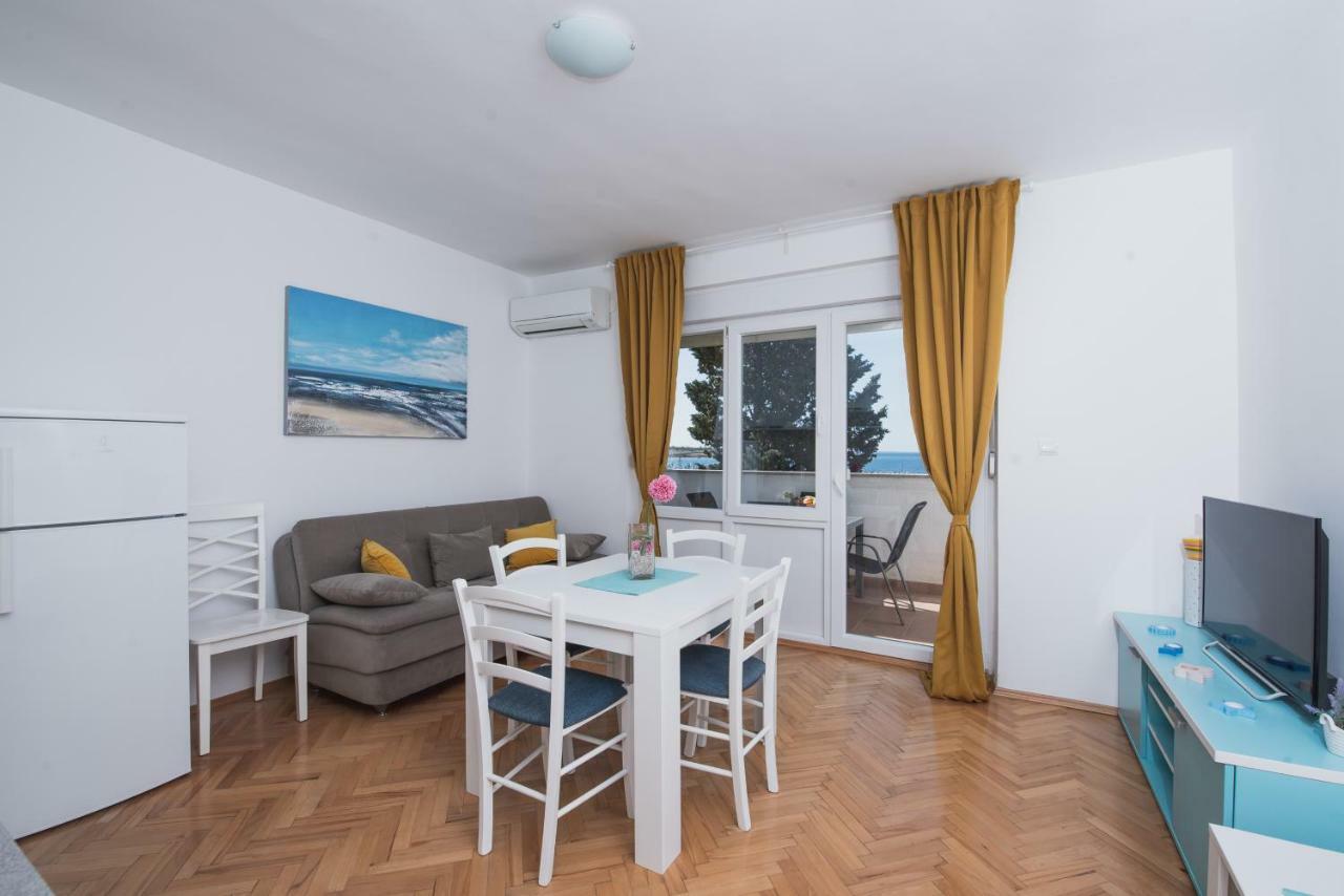 Apartments By The Sea Semy Novalja Bagian luar foto