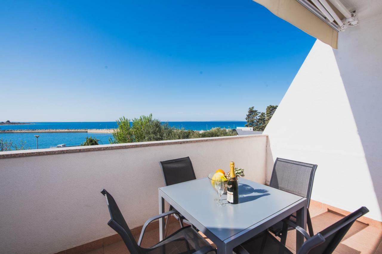 Apartments By The Sea Semy Novalja Bagian luar foto
