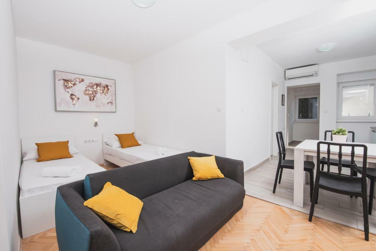 Apartments By The Sea Semy Novalja Bagian luar foto