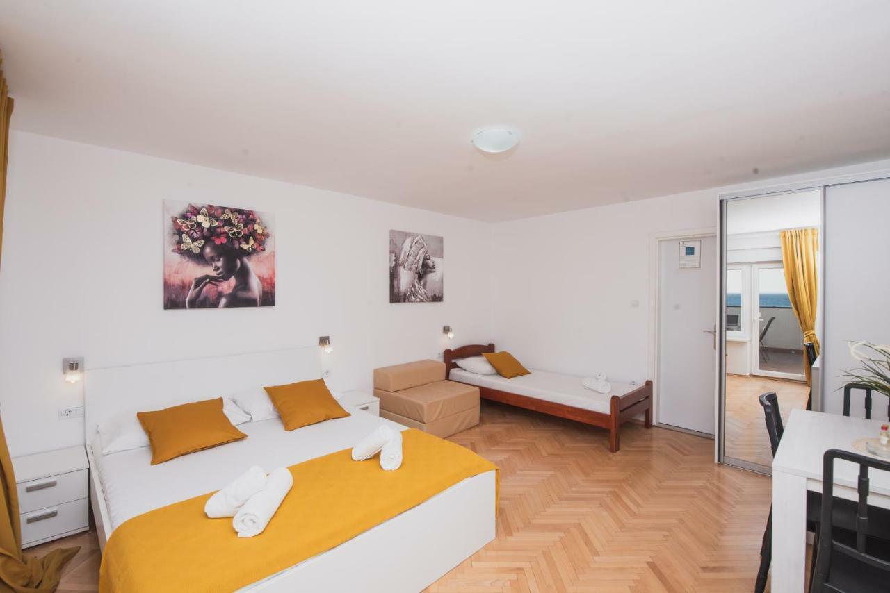 Apartments By The Sea Semy Novalja Bagian luar foto